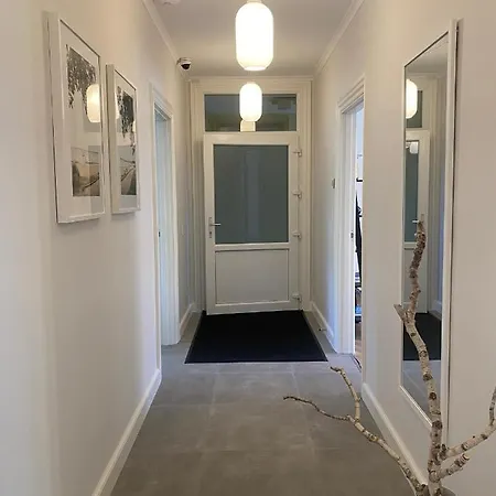 The Old Mill - By The - 2 Bedroom 아파트